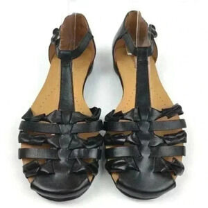 Beartrap flats Eckert sz 7.5 black leather T-strap